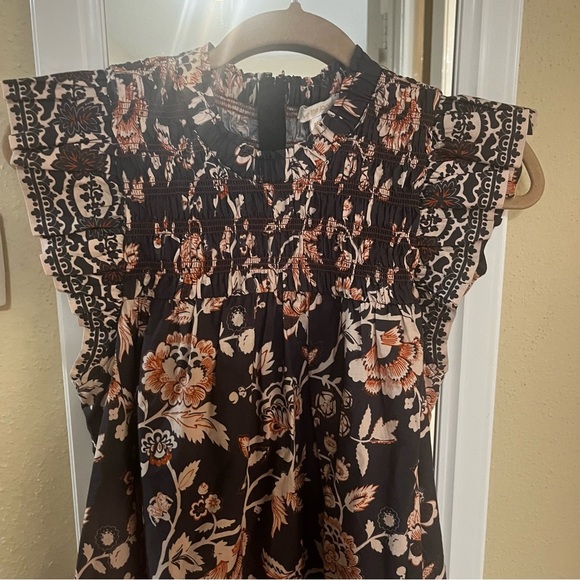 Love the label dress very little use, it is at knee height - Picture 4 of 5